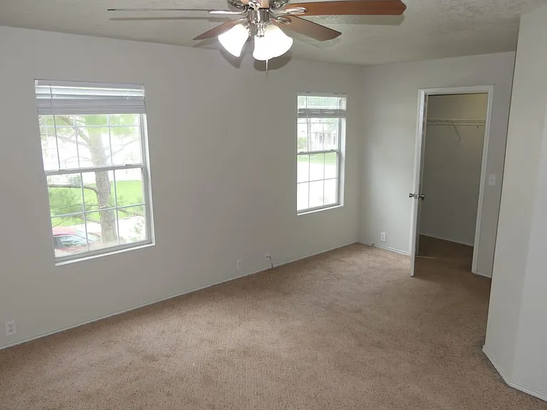 2114 Village Crossing Trl — Photo 14