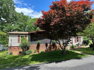 404 Haven Hill Ln, Flat Rock, NC 28731