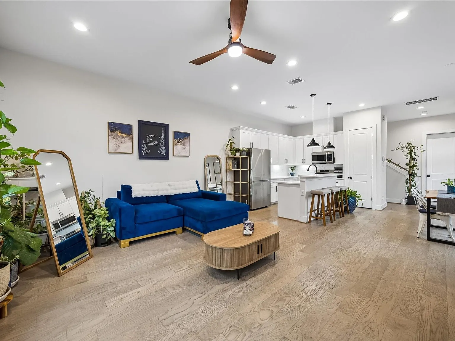 3 bed, 2.5 bath, 1753 sqft, $2,400 — Photo 4