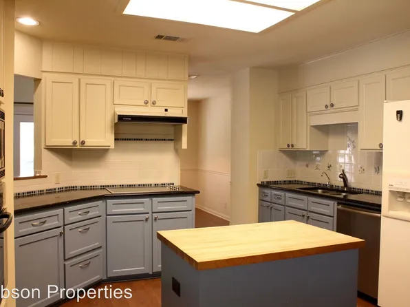 1041 Hidden Hills Dr, Dripping Springs, TX 78620