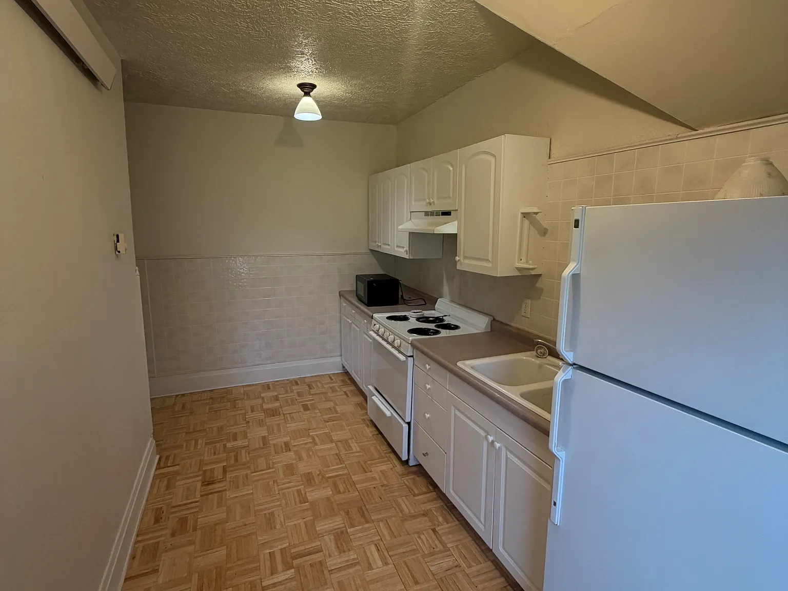 Studio, $750 — Photo 2