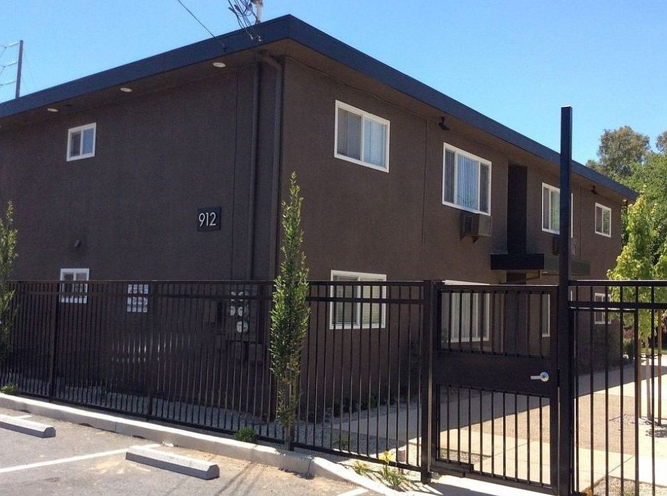 1st image of 912 Blue St APT 9