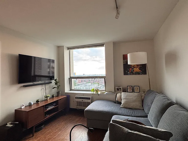 1455 N Sandburg Ter #1207 — Photo 5