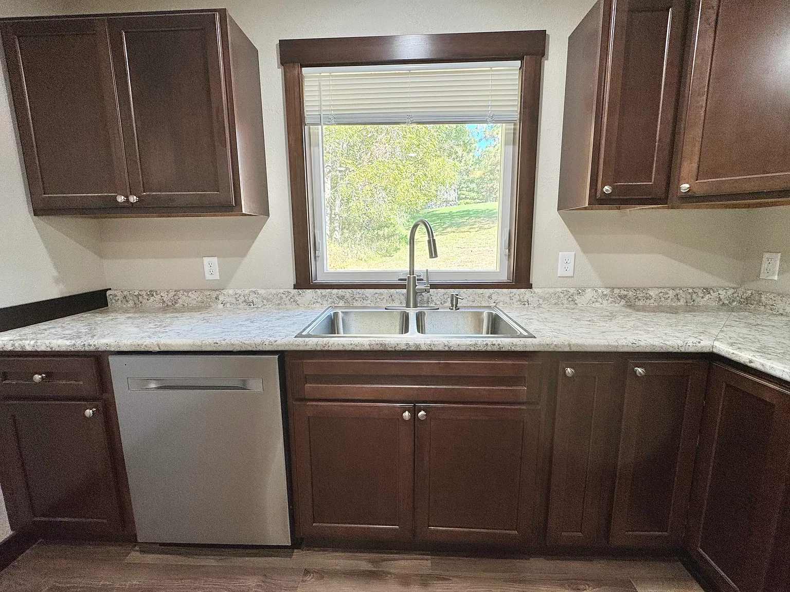 2 bed, $1,000 — Photo 4