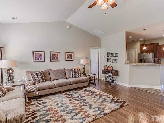 5th image of 605 Camellia Dr