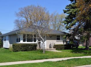7824 W Eden Pl, Milwaukee, WI 53220