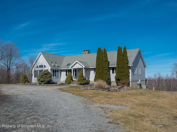 109 Clubhouse Ln, Scott Township, PA 18447