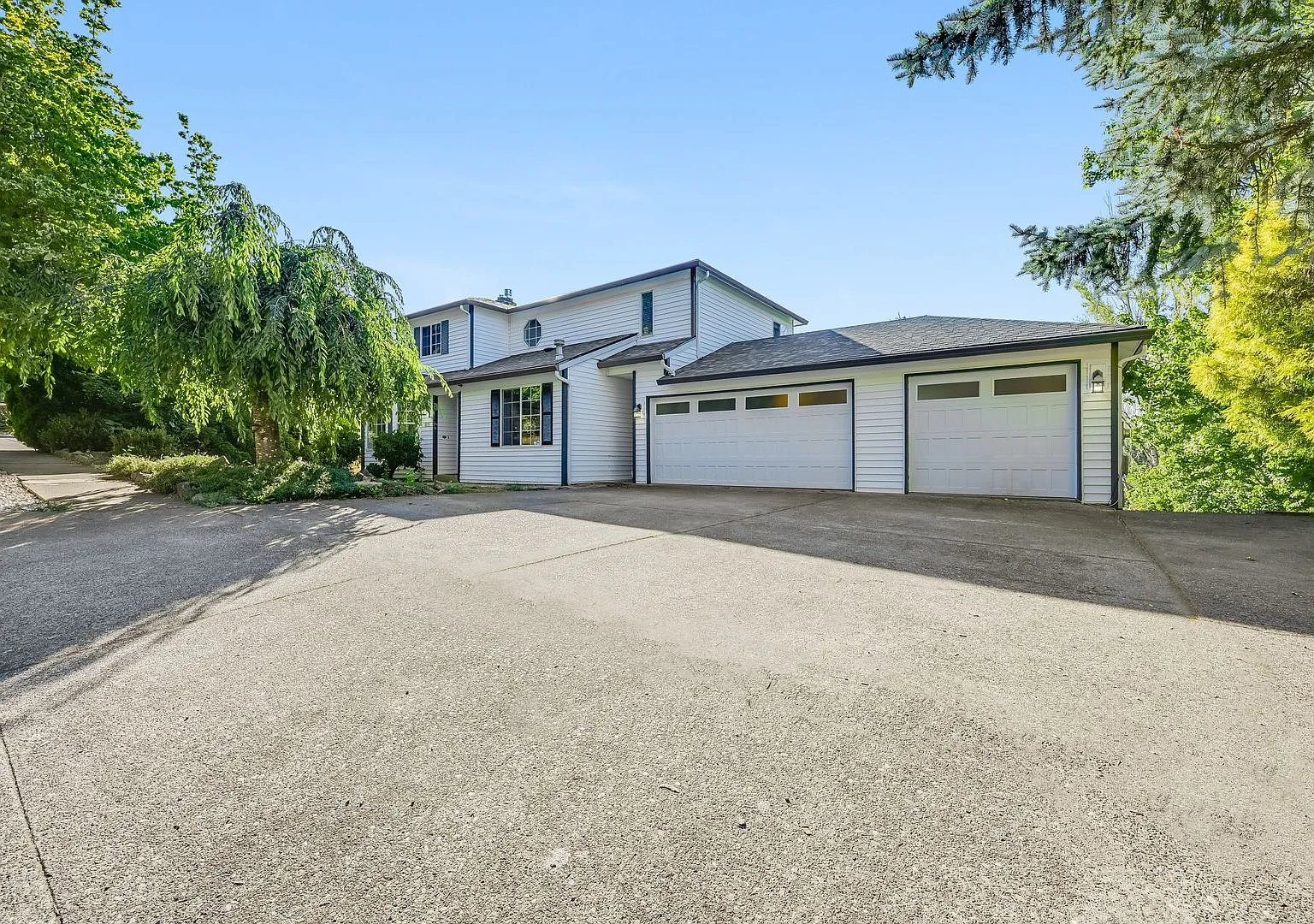 Beautiful 4 Bed, 4 Bath Rental Home in Gresham Butte! — Photo 1