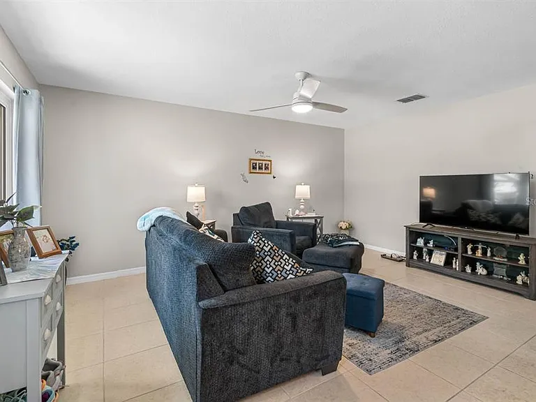 1906 Canterbury Ln #26 — Photo 3