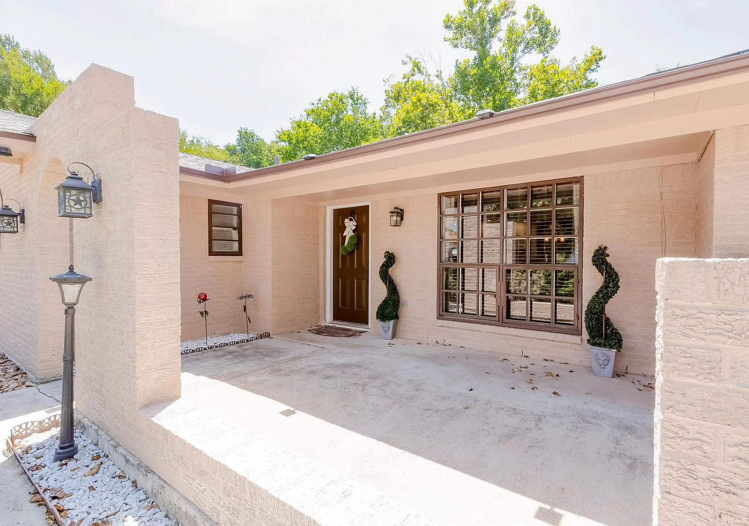 906 Tammy Drive — Photo 2