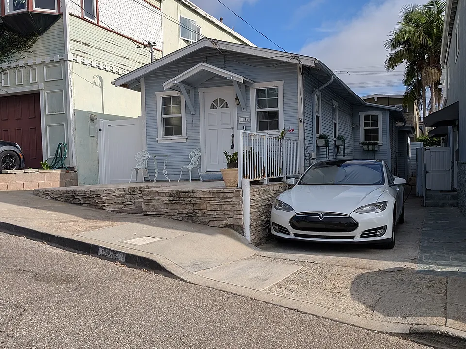 1138 1st Pl