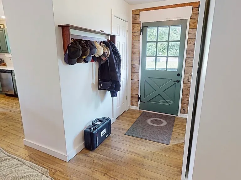 1376 Deerfield Rd — Photo 4
