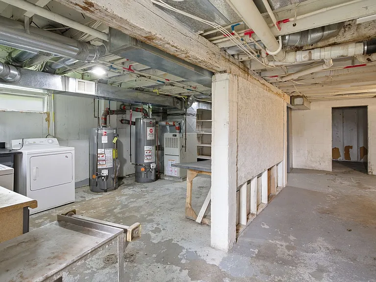 23060 Bernard St — Photo 27