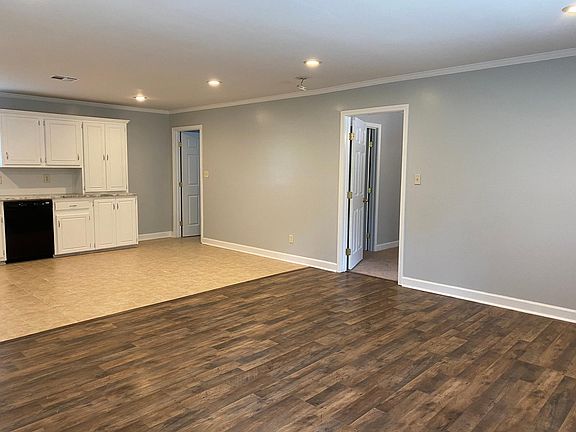 4th image of 115 Blakeland Dr