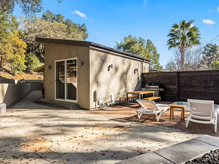 3795 Fredonia Dr — Photo 53