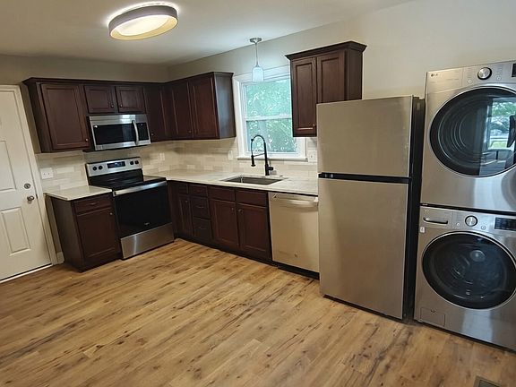 5th image of 106 W Chestnut St
