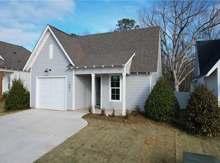 1091 Woodland Ln, Opelika, AL 36801
