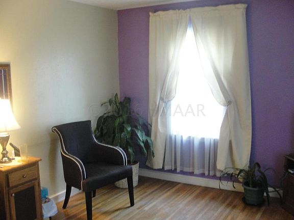 3rd image of 413 Oakland Ave S