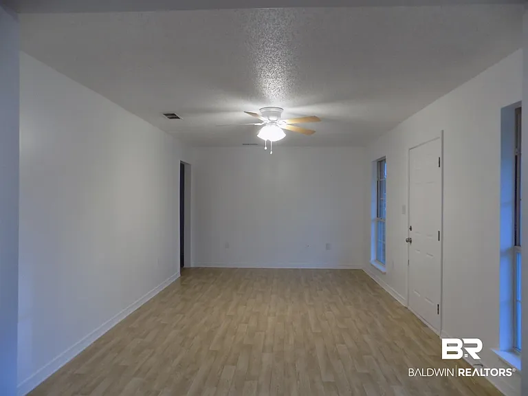 23266 Wilson Dr — Photo 2