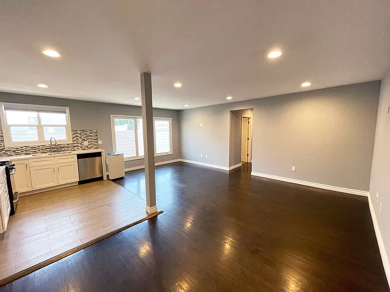 402 S Robertson Blvd — Photo 12