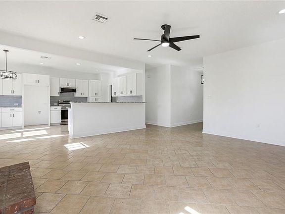 4th image of 38 Sawgrass Dr