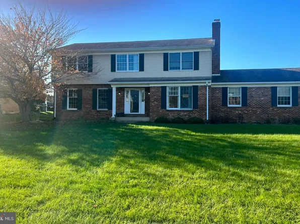 4 McMahon Dr, Bear, DE 19701