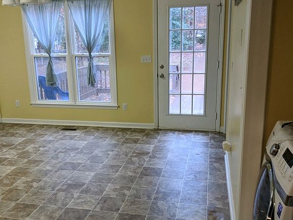4th image of 105 Rhonda Pl