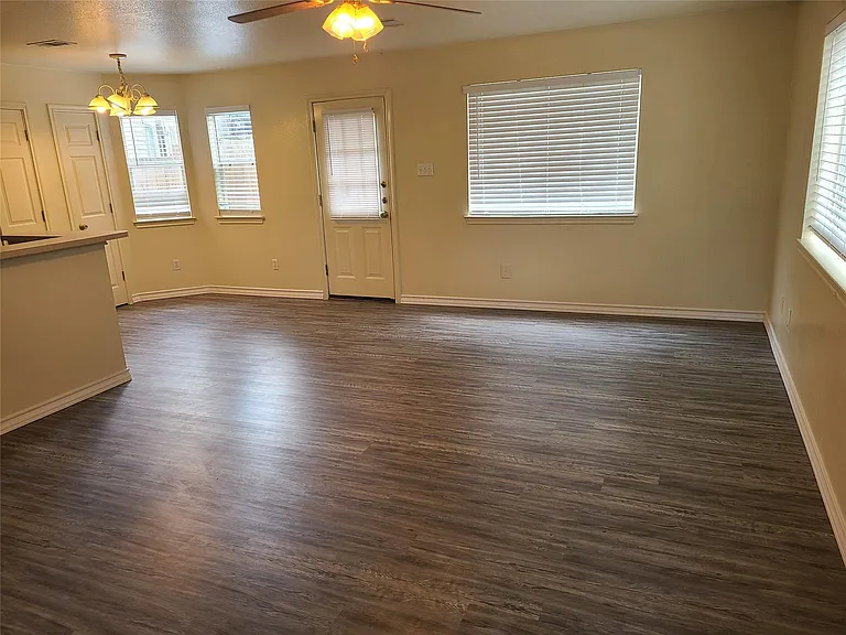 132 Cedargrove St — Photo 3