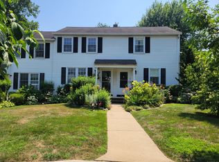 214 Sylvan Knoll Rd, Stamford, CT 06902