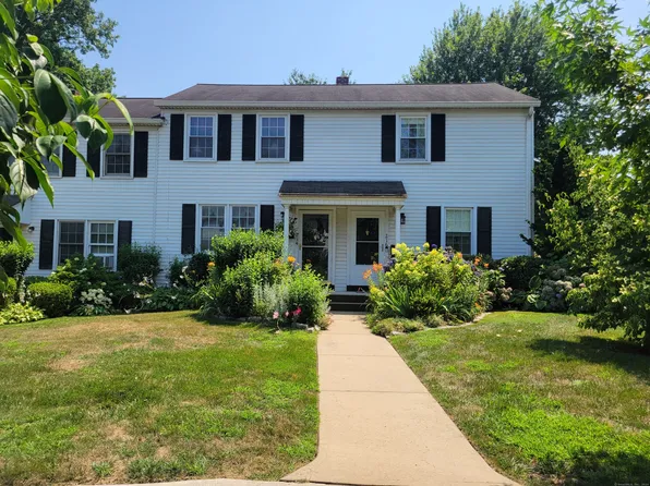 214 Sylvan Knoll Road, Stamford, CT 06902