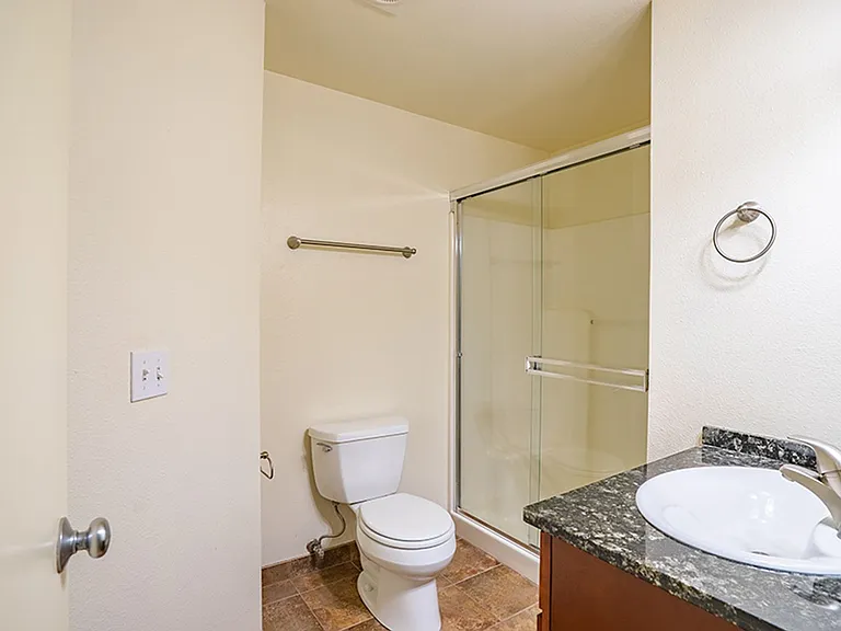 6th Ave Apartments — Photo 54