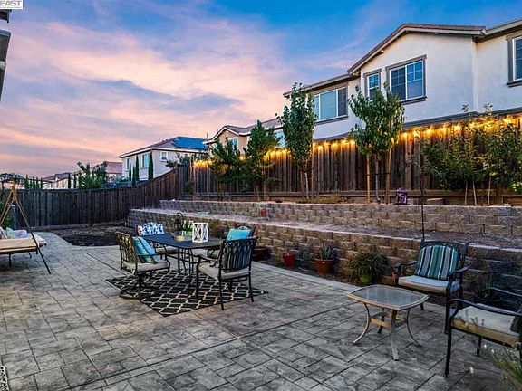 3rd image of 2028 Aragon Dr