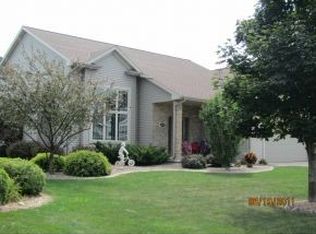 1892 W Horseshoe Ct, De Pere, WI 54115