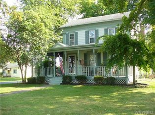 51 Akron St, Lockport, NY 14094