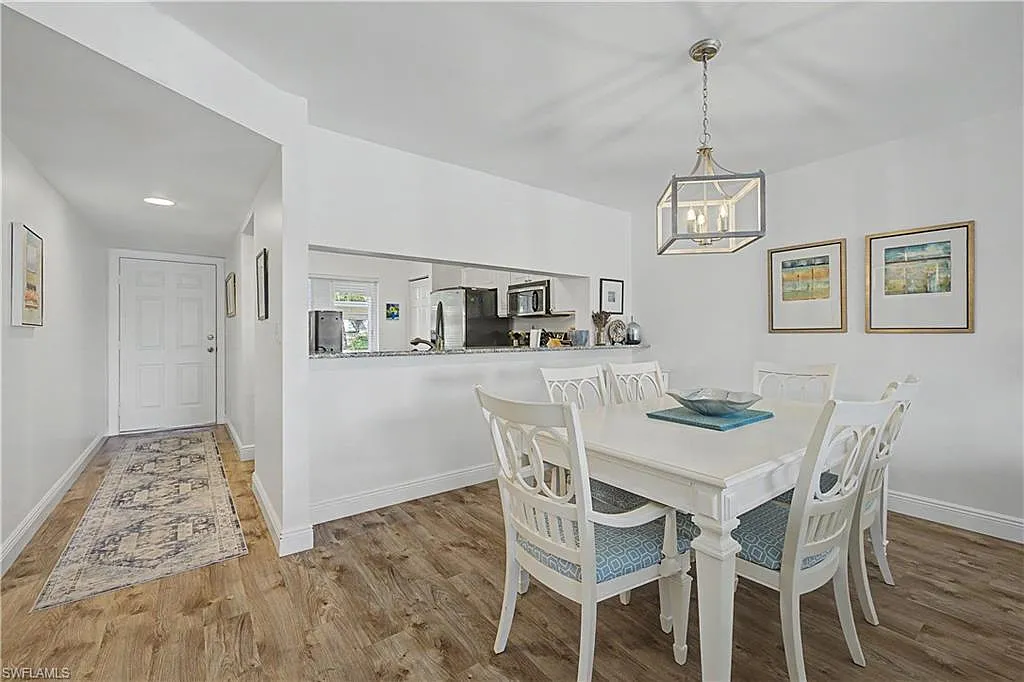 2 bed, 2.0 bath, 1097 sqft, $4,500 — Photo 3
