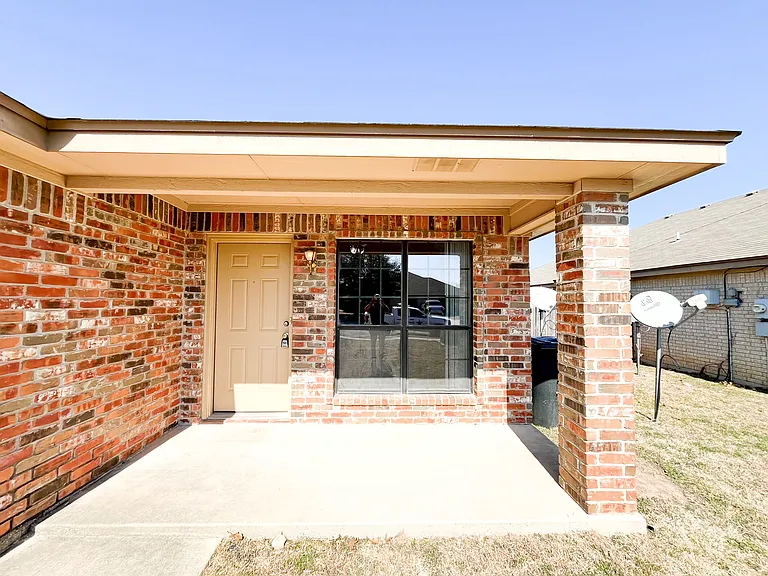 1303 Nicholas Cir #B — Photo 3