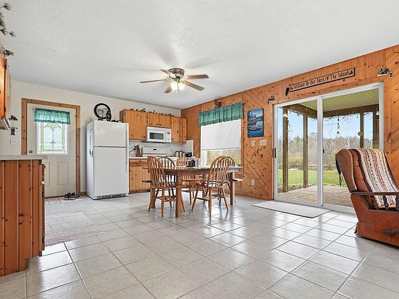 4th image of W2477 Bonde Avenue