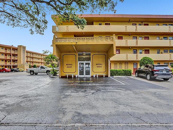 2nd image of 445 NE 195th St APT 232