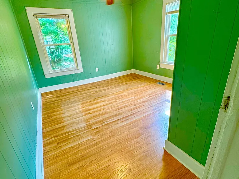 311 Lakeside Dr — Photo 8