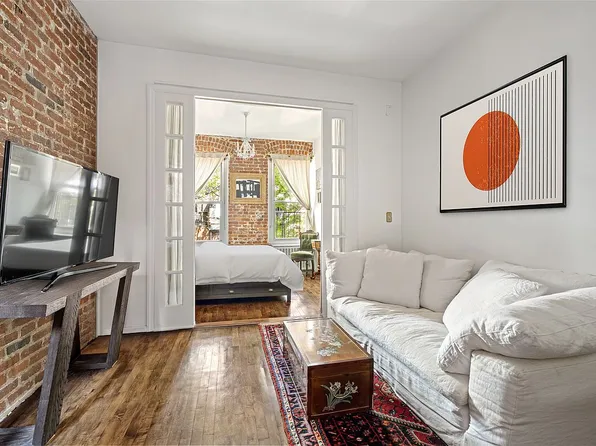 77 Perry St APT 4C, New York, NY 10014