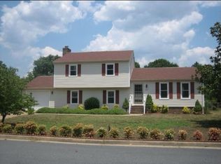 1208 Pleasant Dale Ave, Colonial Heights, VA 23834