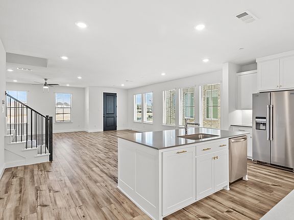 3rd image of 2833 Jacaranda Dr
