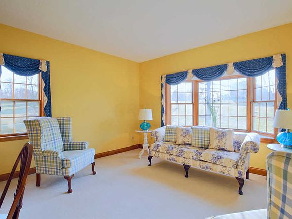 4th image of 1400 Pinecrest Dr NE