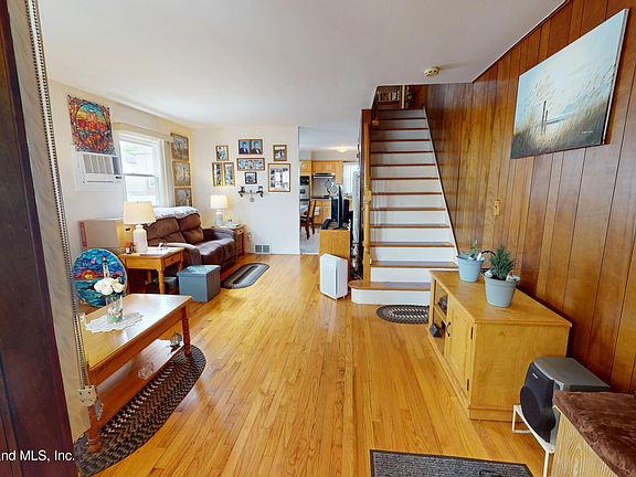 4th image of 194 Benton Ave