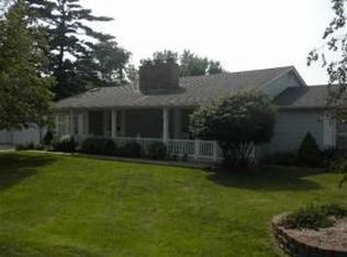 25360 Valley Dr, Bettendorf, IA 52722