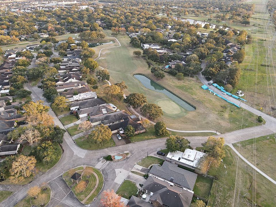 1st image of 60 Bendwood Dr