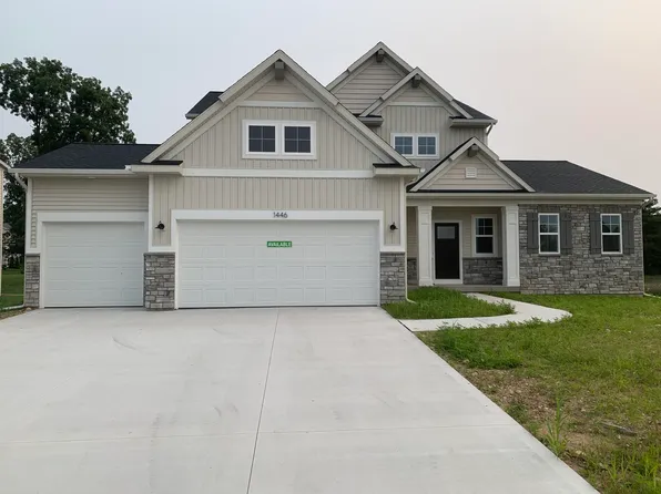 1446 Remington Dr SE, Lowell, MI 49331