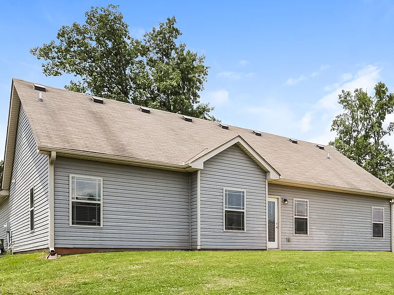 547 Joneus Dr — Photo 16
