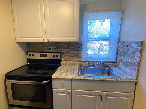 5th image of 7725 Gunston Dr