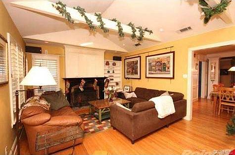 3rd image of 526 N California St